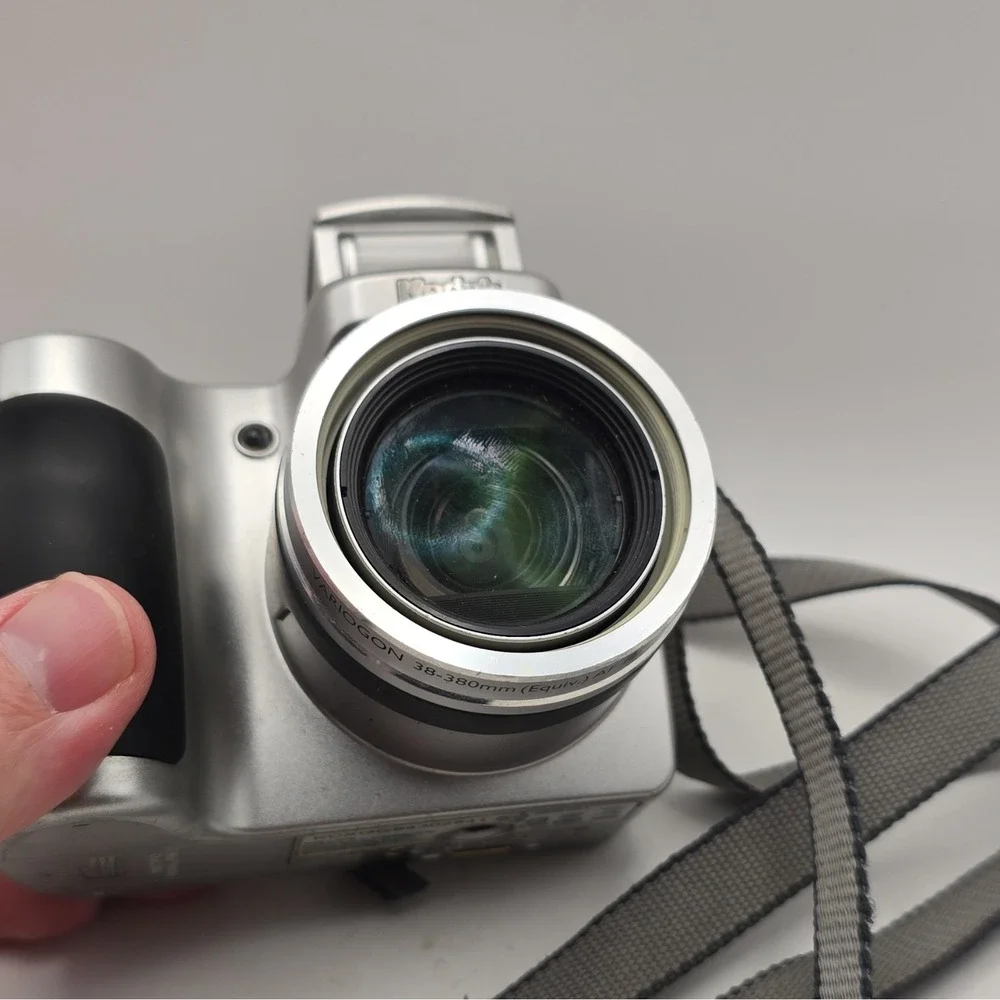 Kodak EasyShare Z710 7.1MP Point & Shoot 10x Optical Zoom Silver & Case NOT WRKG